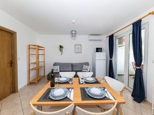 23996401-Ferienwohnung-5--300x225-2