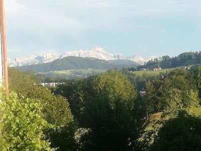 Ausblick vom Garten auf den Säntis