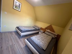 23956345-Ferienwohnung-4--300x225-0