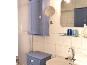 Badezimmer in der Ferienwohnung Diiwholt in Süddorf auf Amrum