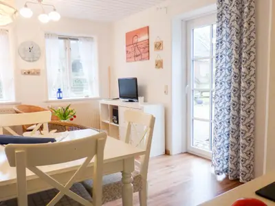 Esstisch in der Ferienwohnung Hopelfask in Süddorf auf Amrum