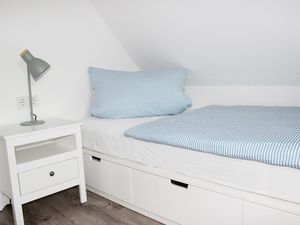 Schlafzimmer 2 in der Ferienwohnung Frisia 4 in Norddorf auf Amrum
