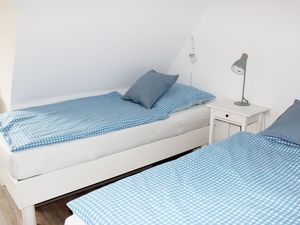 Schlafzimmer 1 in der Ferienwohnung Frisia 5 in Norddorf auf Amrum