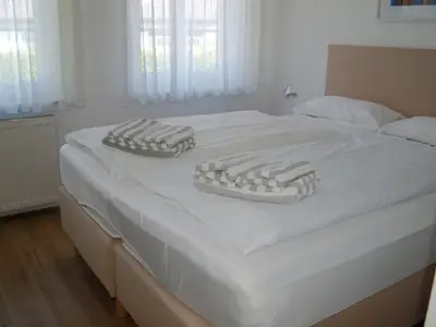 Schlafzimmer in der Ferienwohnung Welle in Norddorf auf Amrum