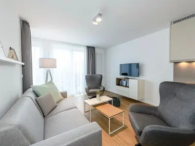 Wohnbereich mit Flatscreen-TV