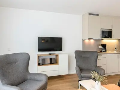 Wohn-Essbereich mit Flatscreen-TV
