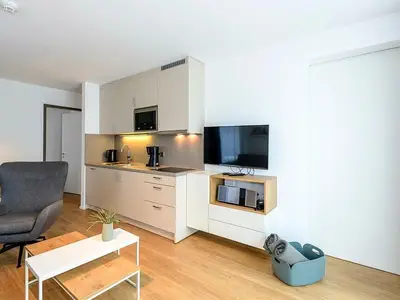 Wohn-Essbereich mit Flatscreen-TV