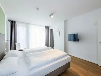 Schlafzimmer mit Doppelbett