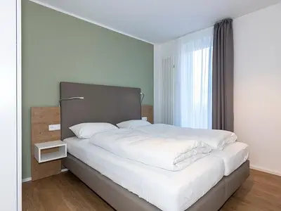 Schlafzimmer mit Doppelbett