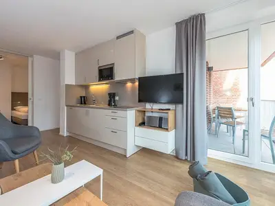 Wohn-Essbereich mit Zugang zum Balkon