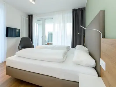 Schlafzimmer mit Doppelbett