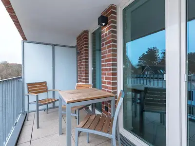Balkon mit Gartenmöbeln