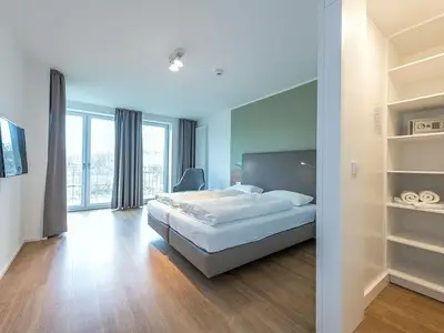 Schlafzimmer mit Doppelbett