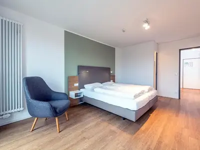Schlafzimmer mit Doppelbett