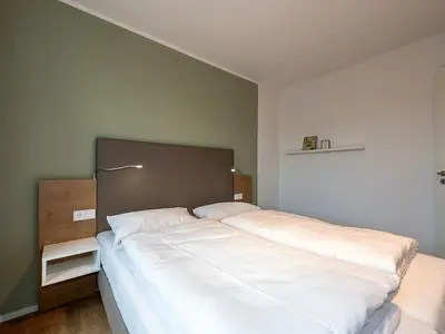 Schlafzimmer mit Doppelbett