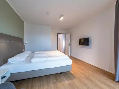 Schlafzimmer mit Doppelbett