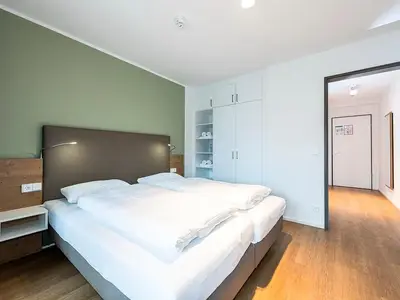 Schlafzimmer mit Doppelbett