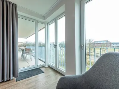 Wohn-Essbereich mit Blick Balkon