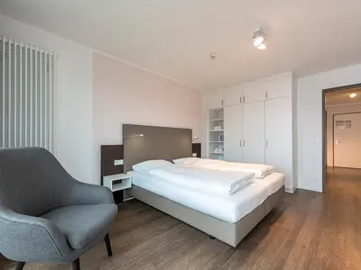 Schlafzimmer mit Doppelbett