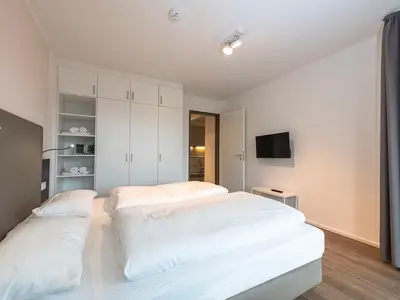 Schlafzimmer mit Doppelbett