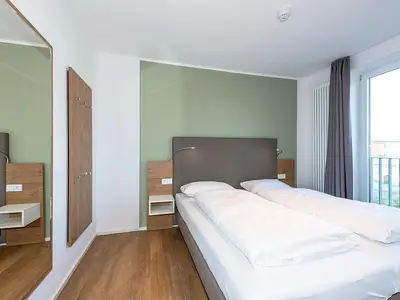 Schlafzimmer mit Boxspringbett