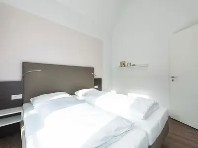Schlafzimmer mit Doppelbett