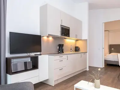Wohn-Essbereich mit Zugang zum Schlafzimmer