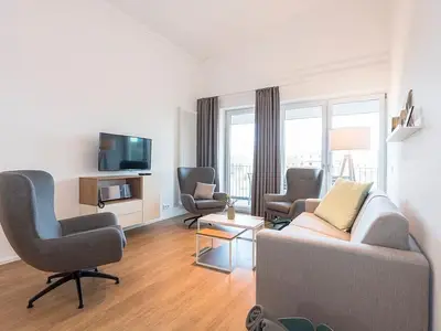 Wohnbereich mit Schlafsofa und TV