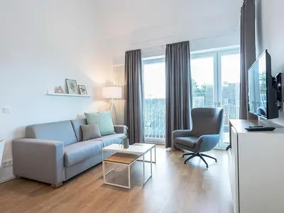 Wohnbereich mit Zugang zum Balkon