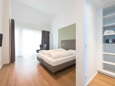 Schlafzimmer mit Doppelbett