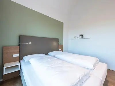 Schlafzimmer mit Boxspringbett