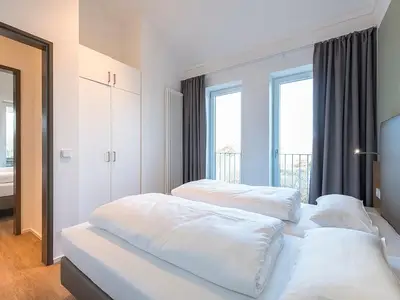 Schlafzimmer mit Kleiderschrank