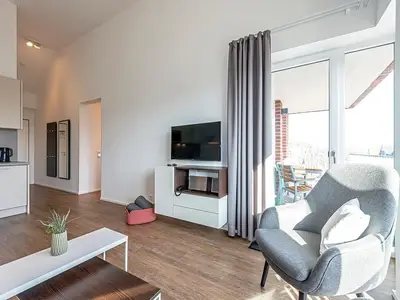 Wohn-Essbereich mit Zugang zum Balkon