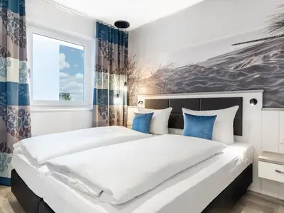 Schlafzimmer mit Boxspringbett