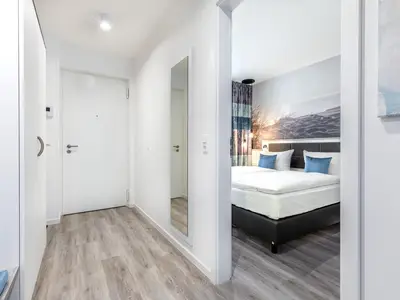 Flur mit Zugang zum Schlafzimmer