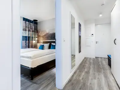 Flur mit Zugang zum Schlafzimmer