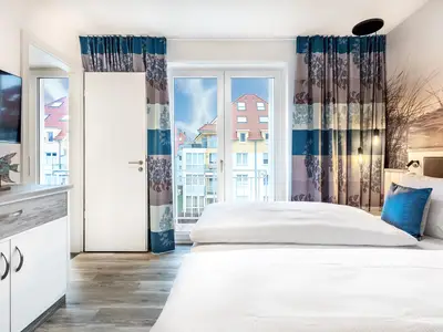 Schlafzimmer mit Flatscreen-TV