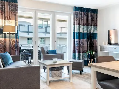 Wohn-/Essbereich mit Zugang zum Balkon