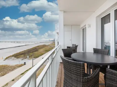 Balkon mit Gartenmöbeln