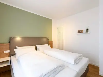 Schlafzimmer mit Doppelbett