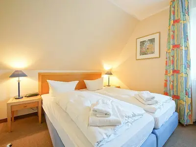 Schlafzimmer mit Doppelbett
