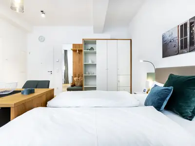 Wohn-/Schlafbereich mit Kleiderschrank