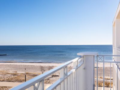 Balkon mit Blick zum Meer