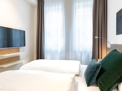 Schlafzimmer mit Flatscreen-TV