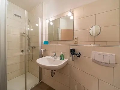 Badezimmer mit Dusche