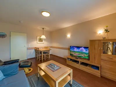 Wohn-Essbereich mit TV