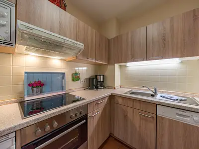 Küchenzeile mit Backofen