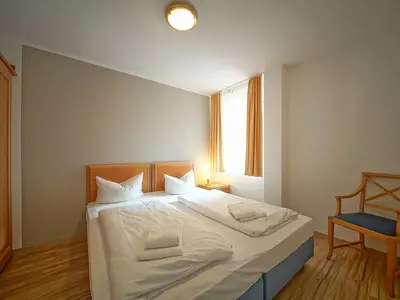 Schlafzimmer mit Doppelbett
