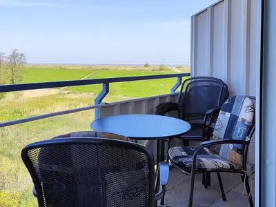 Balkon mit Sitzgelegenheiten