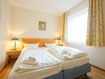 Schlafzimmer mit Boxspringbett